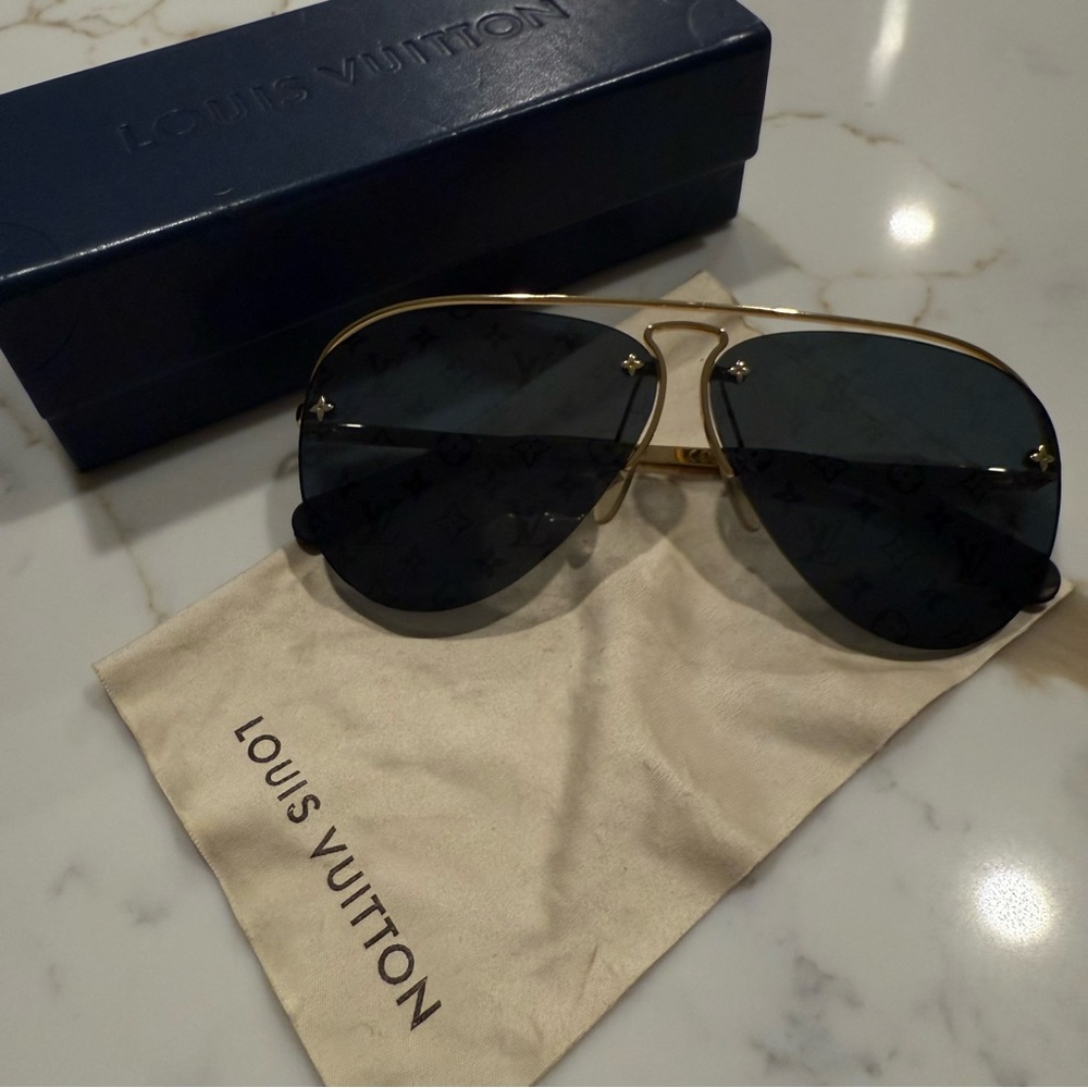 LOUIS VUITTON
Grease Sunglasses